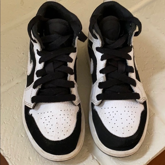 air jordan 1 tuxedo youth